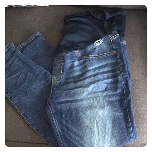 Full panel, distressed maternity jeans